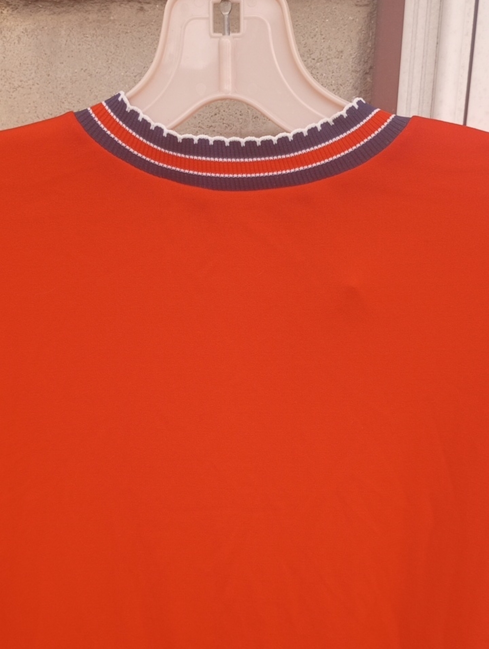 Vintage Retro Colorful Red Stretch Nylon Top w/ Navy Blue Scalloped Collar, Med - Picture 2 of 4